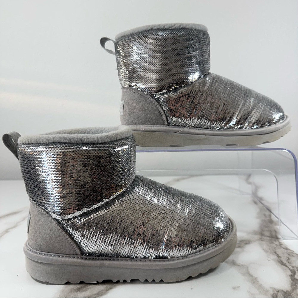 UGG Classic Mini Mirror Ball Silver Sequin Girl’s Boots, 1 (Little Girl) - Picture 7 of 11
